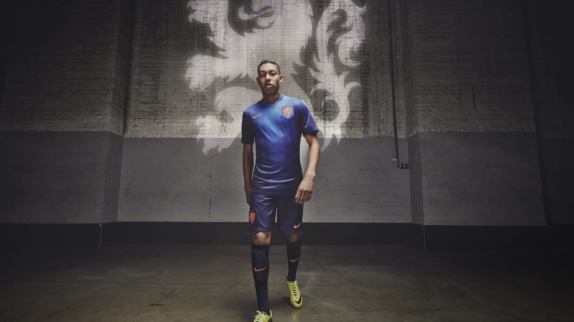 五大联赛门将传控参与度逐年上升是否有效，门将接回传违例